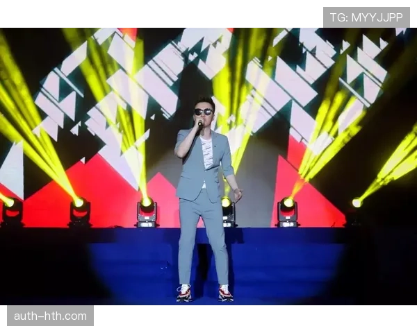 温情时刻:比赛暂停期间,大屏幕播放致敬传奇教练帕特·萨米特的纪念短片 温情时刻:比赛暂停期间,大屏幕播放致敬传奇教练帕特·萨米特的纪念短片